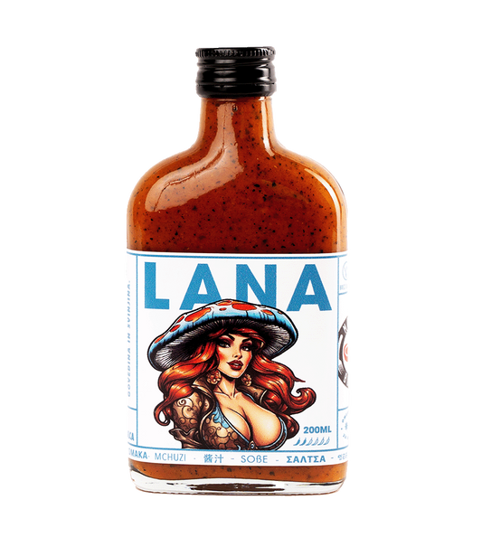 Lana SOS Meat Business Collabex je dimljena, fermentirana čili omaka iz lokalnih sestavin, ustvarjena v sodelovanju z Meat Business.