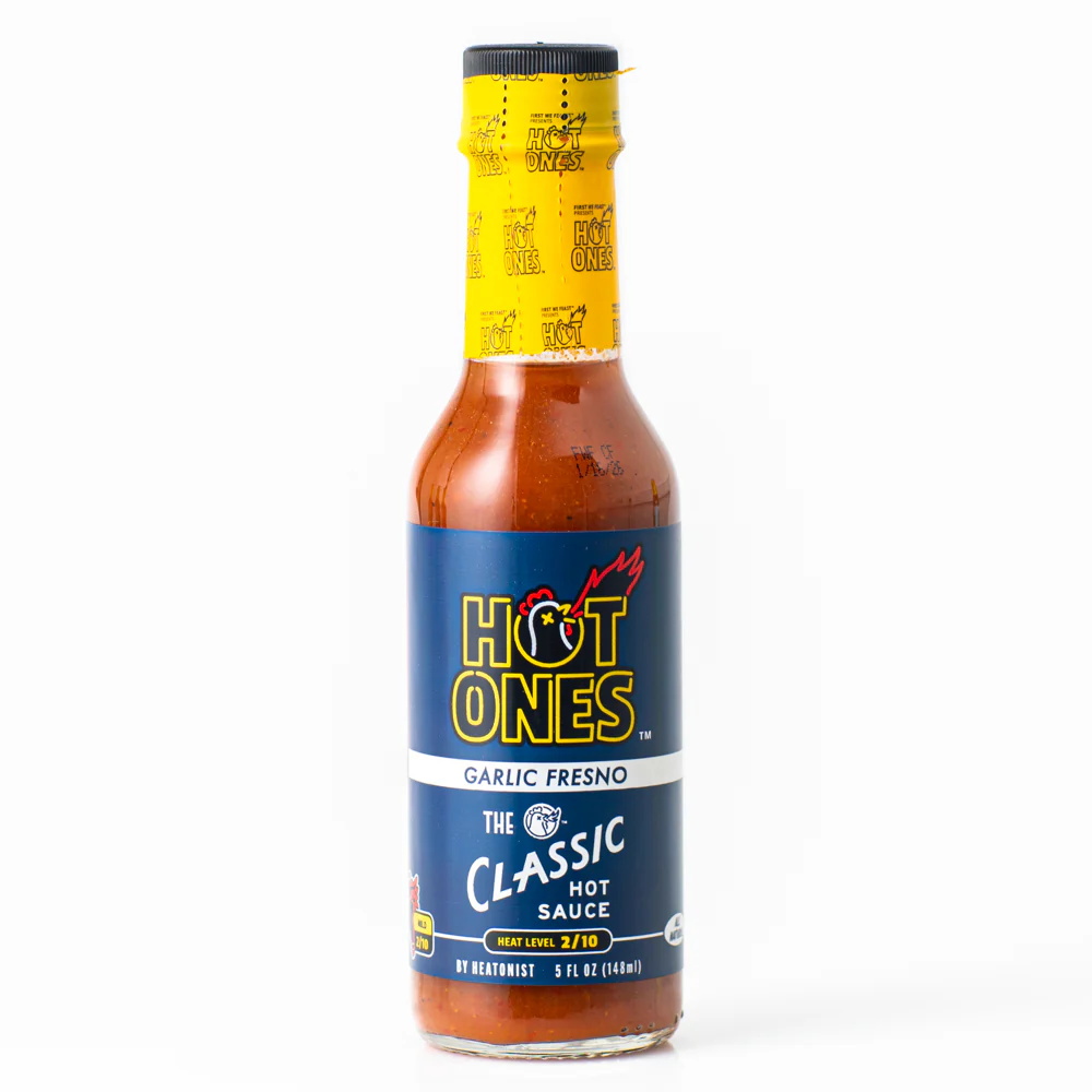 Hot Ones The Classic Garlic Fresno pekoča omaka ponuja okusen česnat okus z rahlo pikantnostjo.