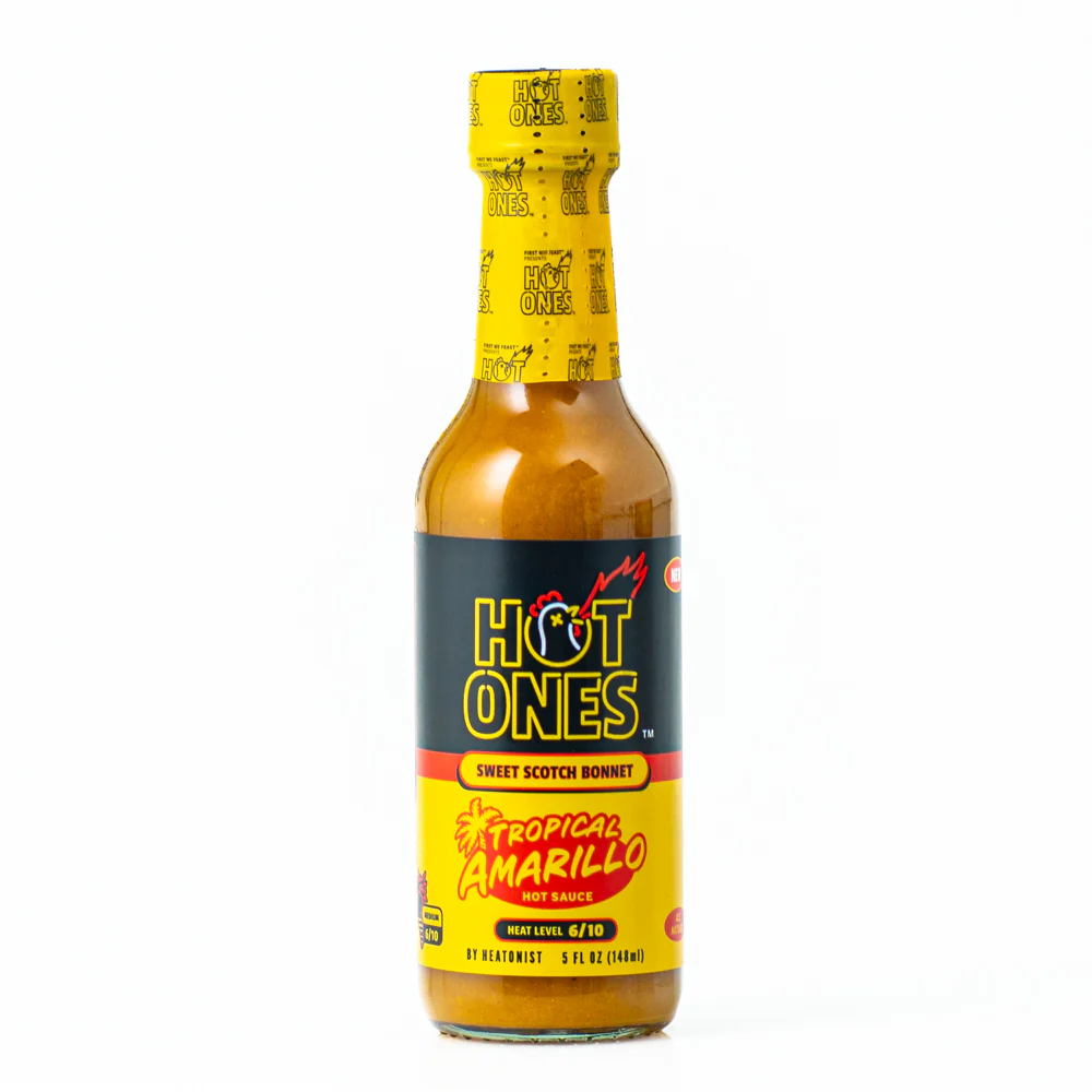 Hot Ones Tropical Amarillo pekoča omaka se igra z okusi aji lemon in scotch bonnet čilijev ter sladkobo vzhodnih začimb