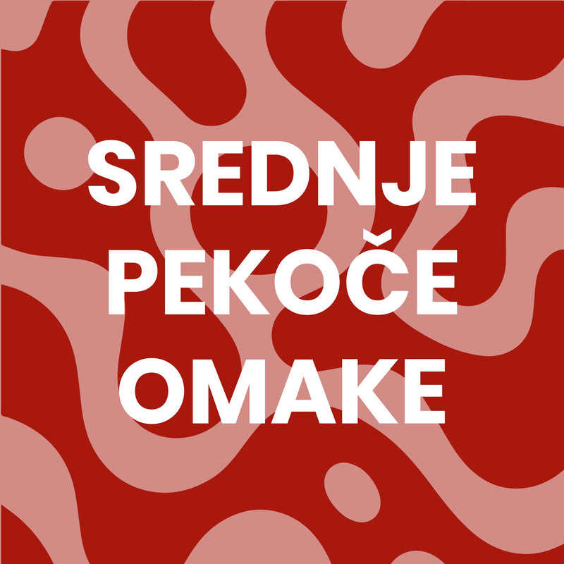 Srednje pekoče čili omake vsebujejo večji delež pekočih čilijev, kot so habanero, scorpion ali chipotle in so primerne za vse, ki želite hrani dodati dobro vročino ampak hkrati ohraniti ali izpopolniti okus.