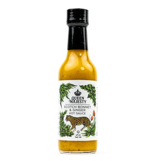 Queen Majesty Scotch Bonnet & Ginger je srednje pekoča omaka s čiliji Scotch Bonnet, ingverjem in limono, odlična za curryje, juhe, zelenjavo in piščančja krilca.