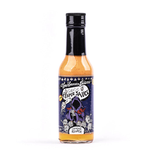 Torchbearer Garlic Reaper pekoča omaka narejena iz Carolina Reaper čilijev in česna, s kremasto teksturo in začimbami - popolna za pico, testenine in tortilje.